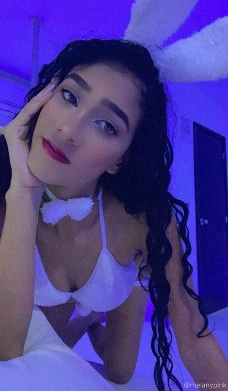 melanypink art model photo