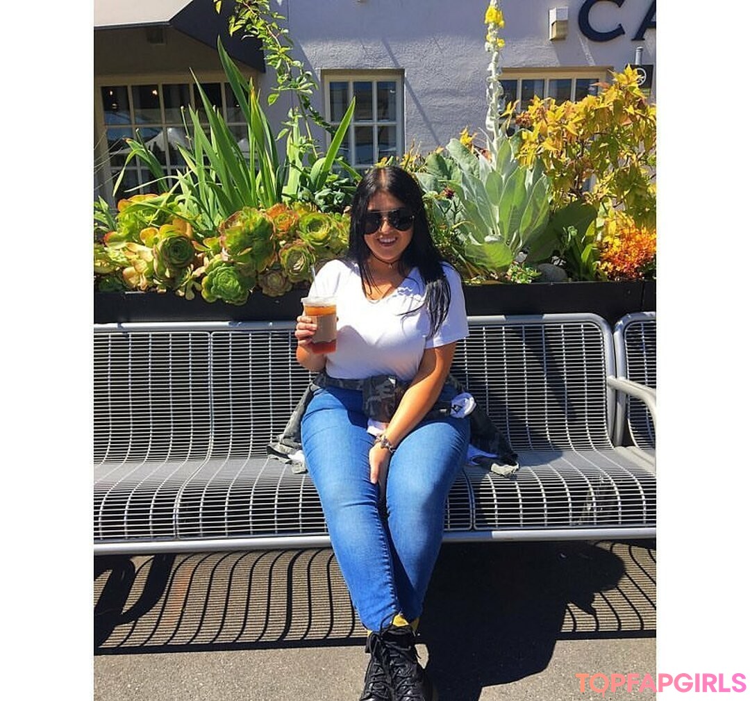 Charlotte Godoy porn model images