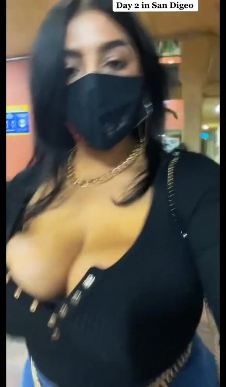 Charlotte Godoy pretty actress img