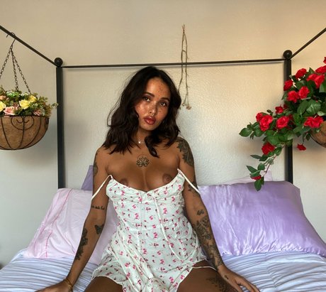 GaiaEmbodiment nude model pic