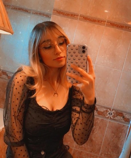 Maya ASMR star nude img