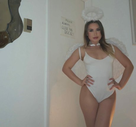 Lily Hale nice star pic