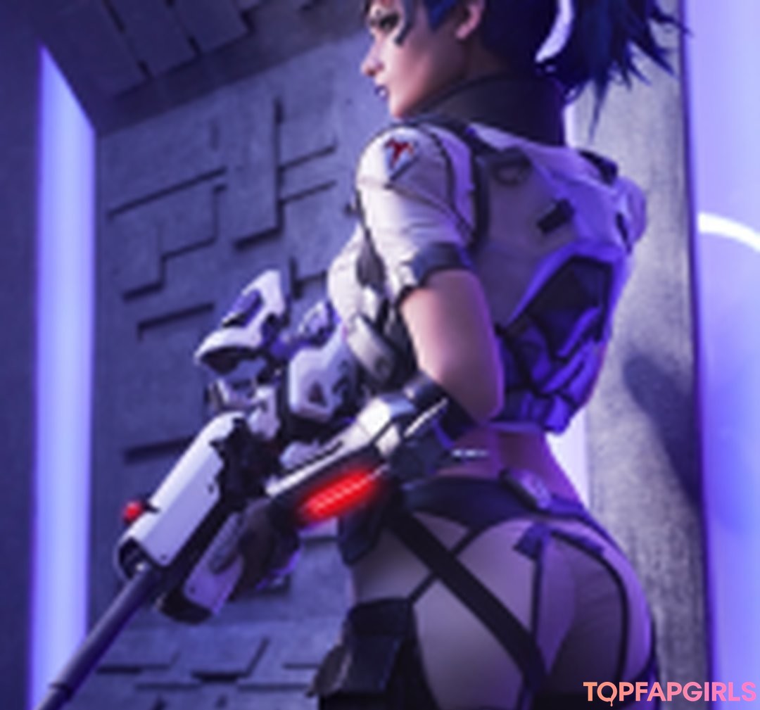Jannet Incosplay model top pic