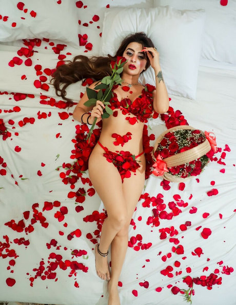 big tits skinny onlyfans erotic photo