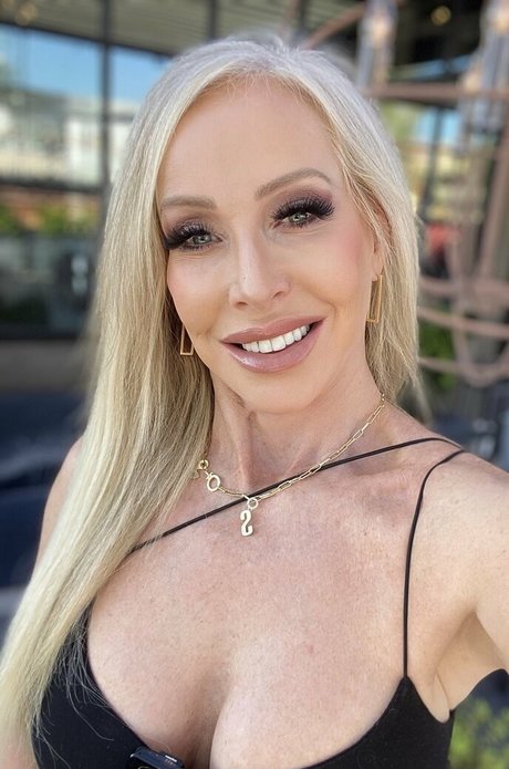 azmorganxoxo nudes pornstar galleries