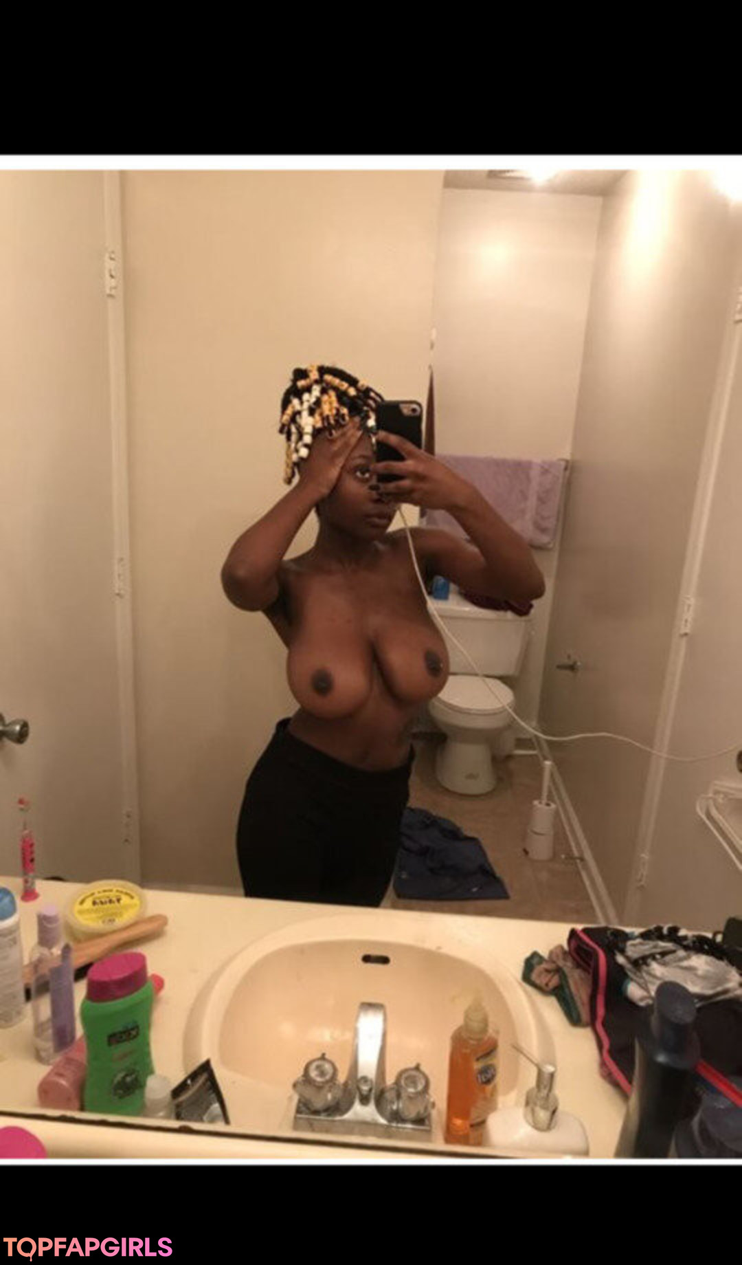 Noelle KaylahRich nude model image