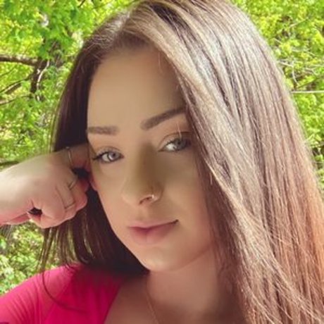 brunette petite onlyfans sexy naked pic