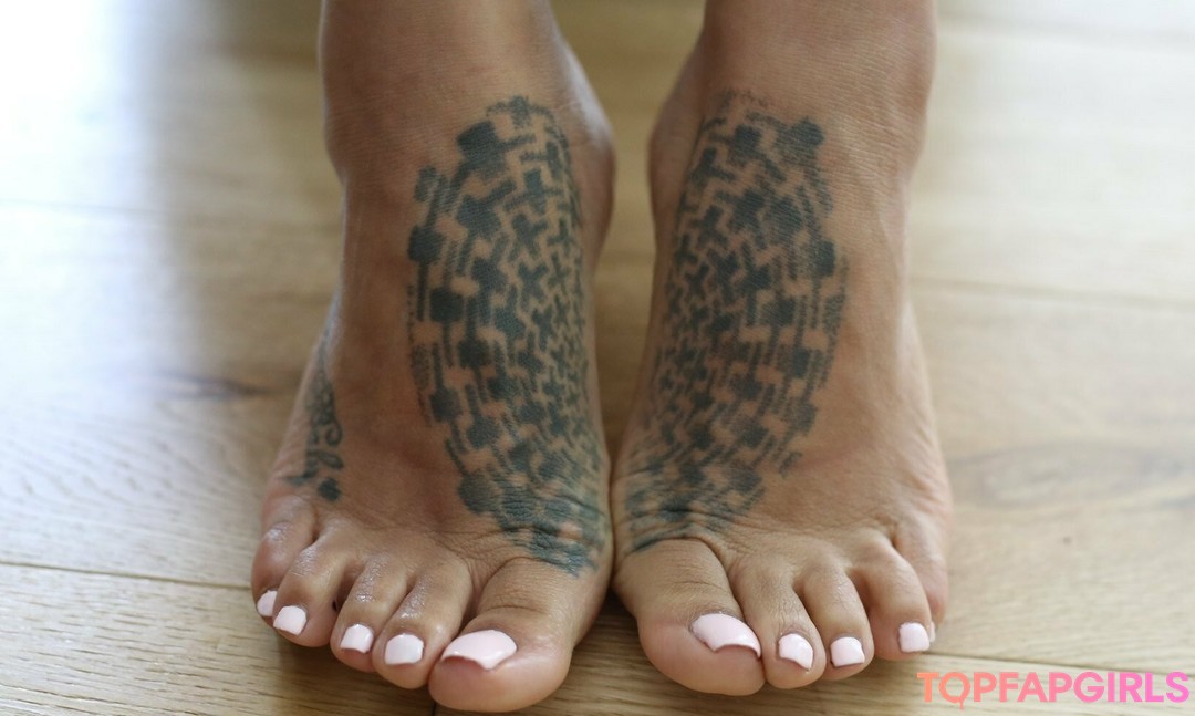 asianfootworship model sex photo