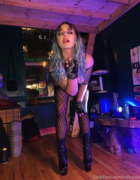 sallysays exclusive model images