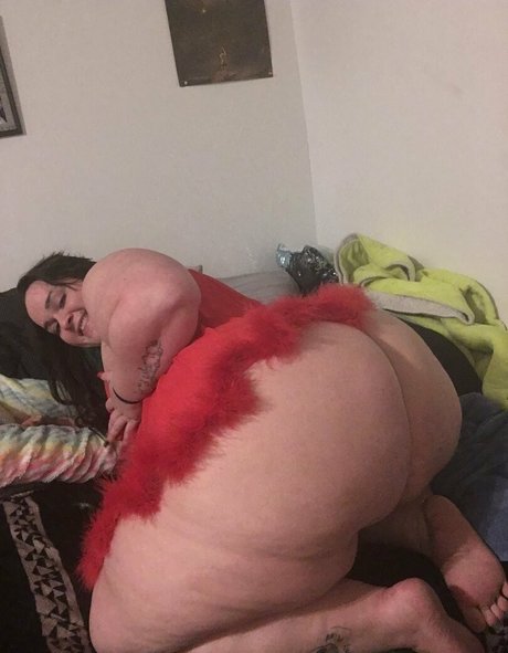 voluptuous cooper model nude picture