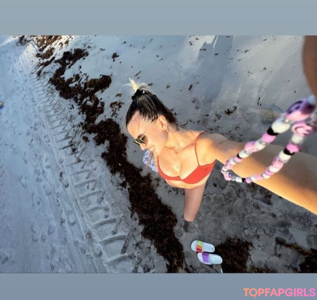 Morena Beltran beautiful model pics