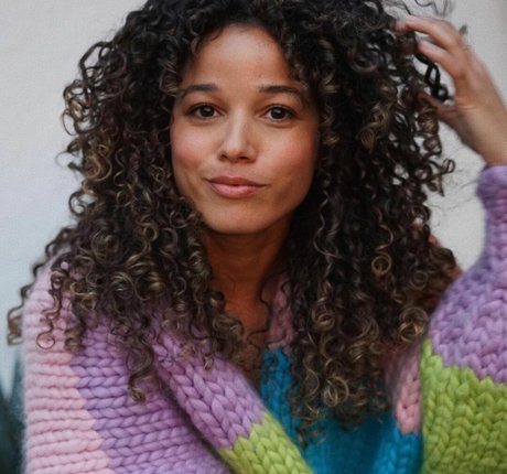 Alisha Wainwright hot actress img