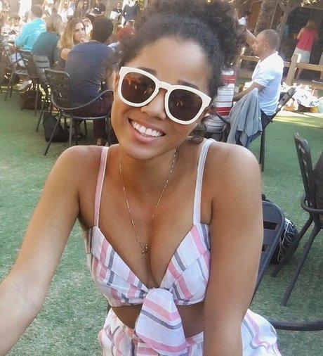 Alisha Wainwright erotic actress picture