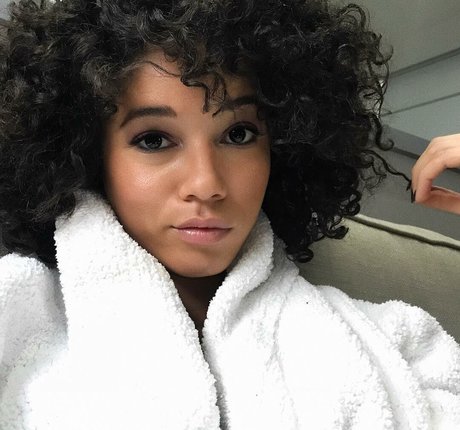 Alisha Wainwright free star images