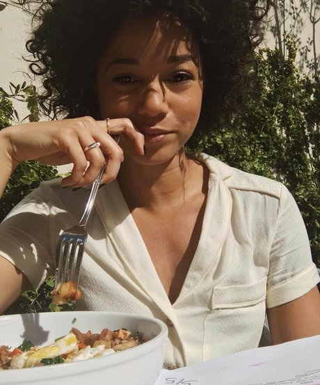 Alisha Wainwright pretty star images