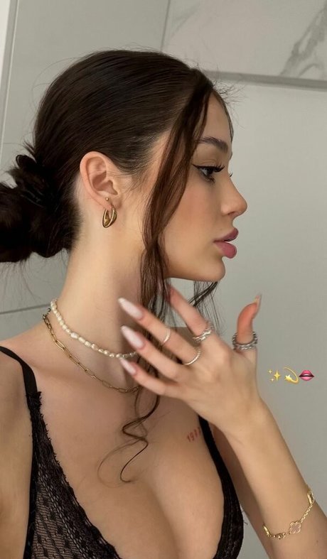 busty onlyfans pornos image