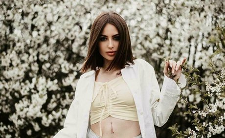 amelia for you exclusive model photos