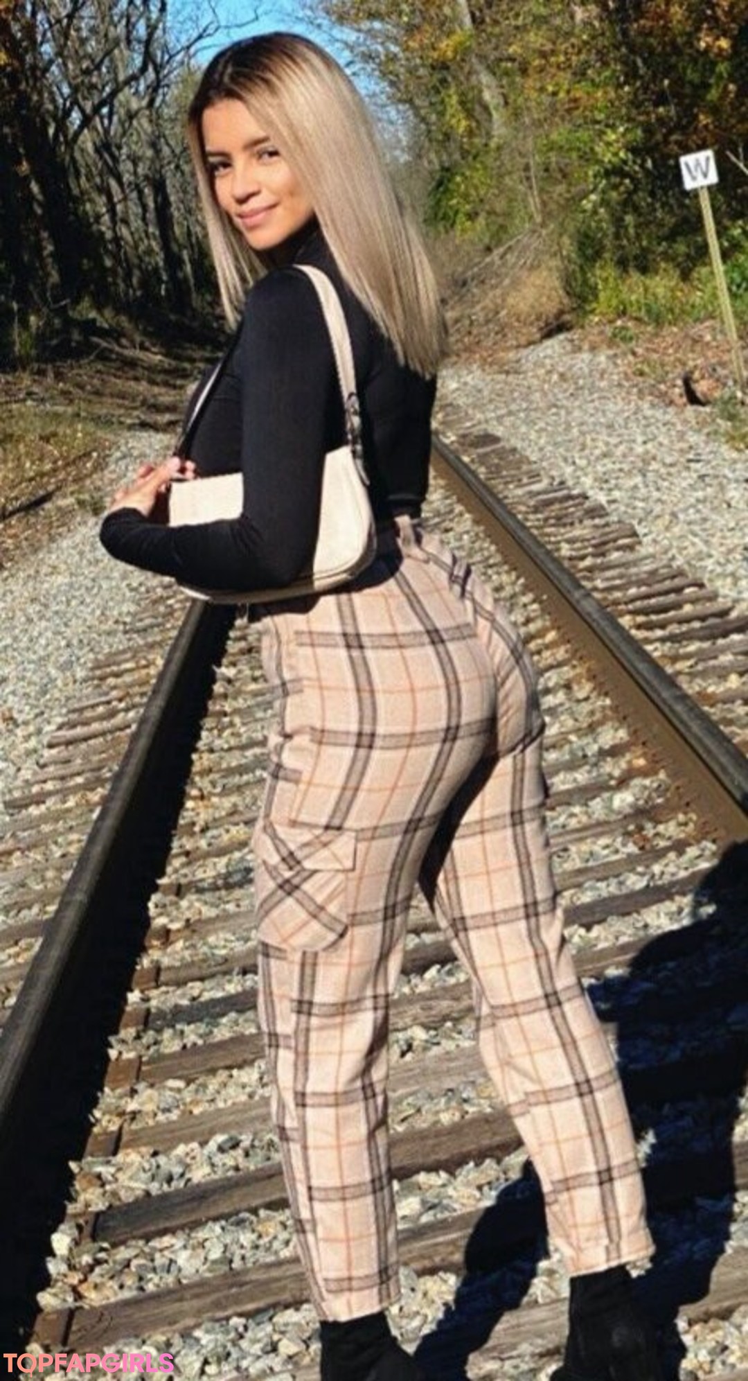 Leslie Sanchez erotic model pictures