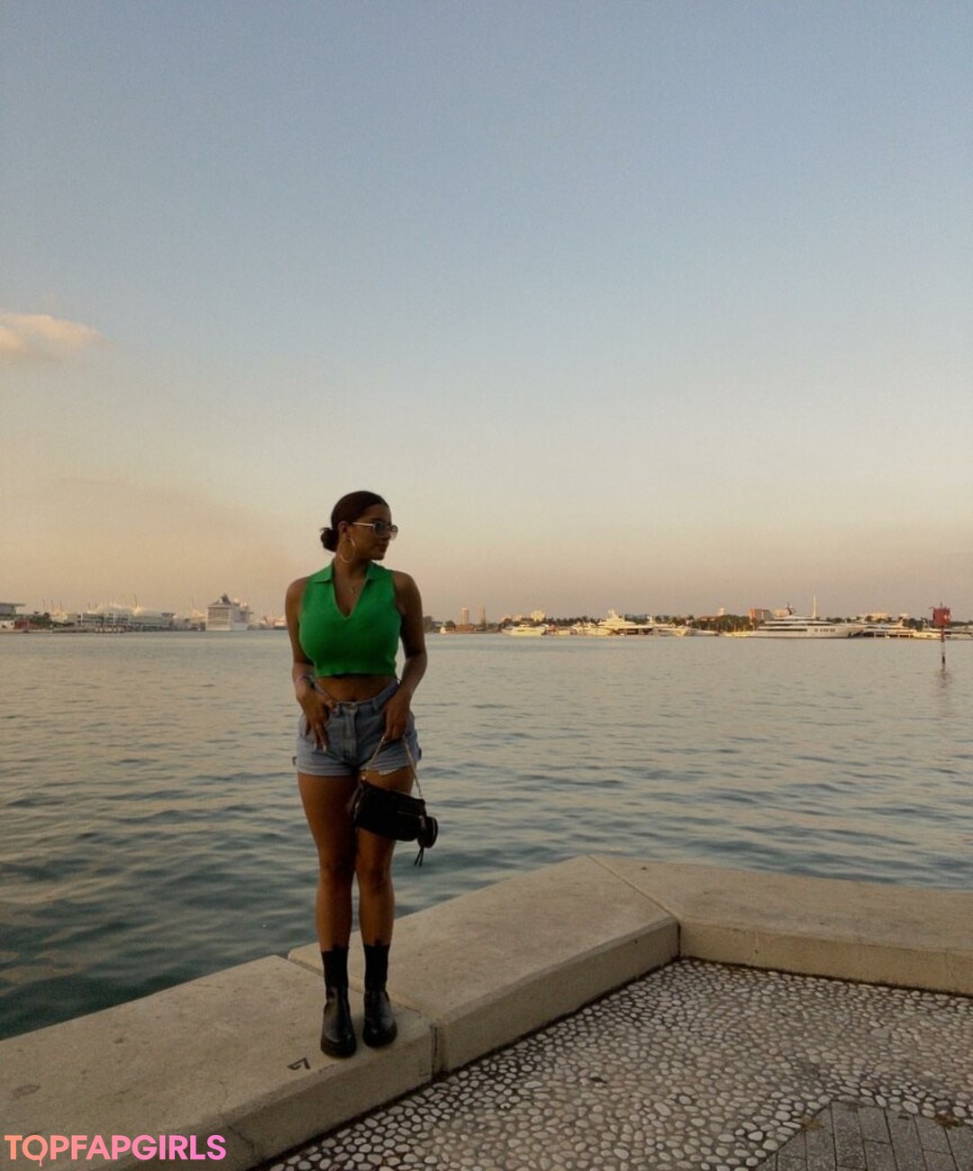 Leslie Sanchez sexy actress picture