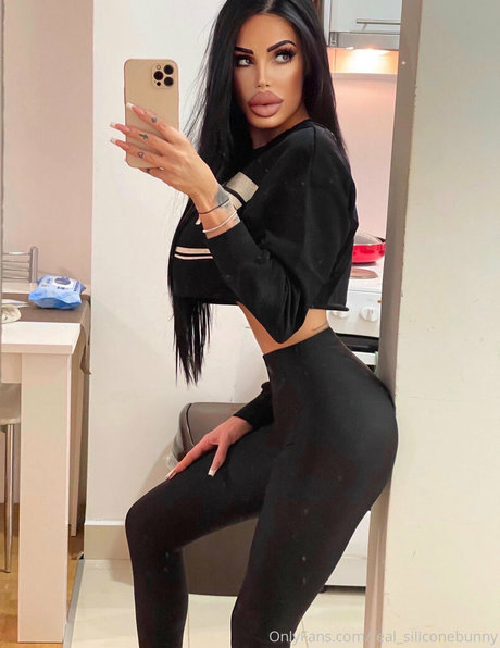 real siliconebunny top actress photo