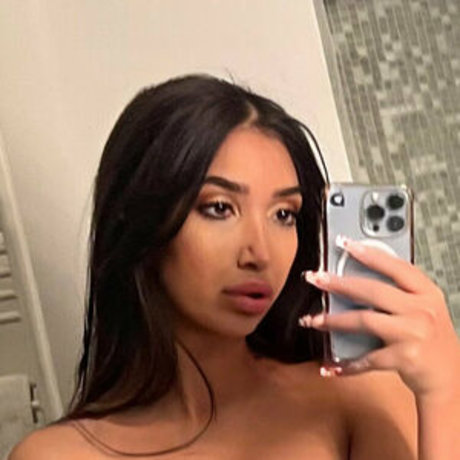 naomidecrescenzo model hot image