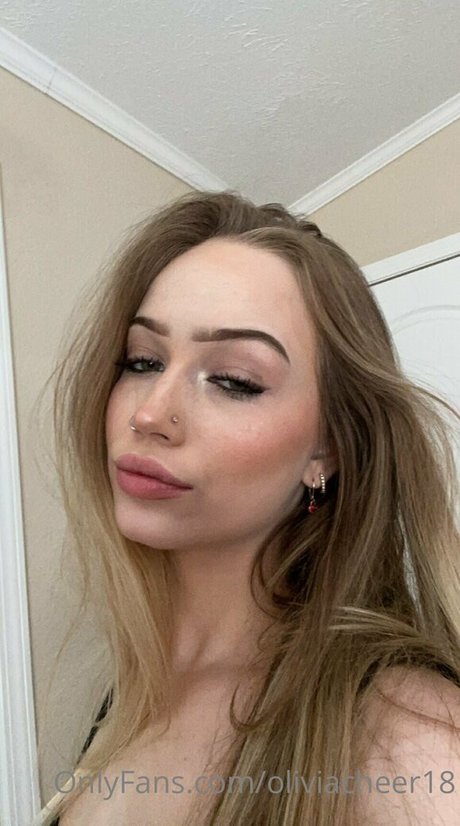 oliviacheer18 sexy star img