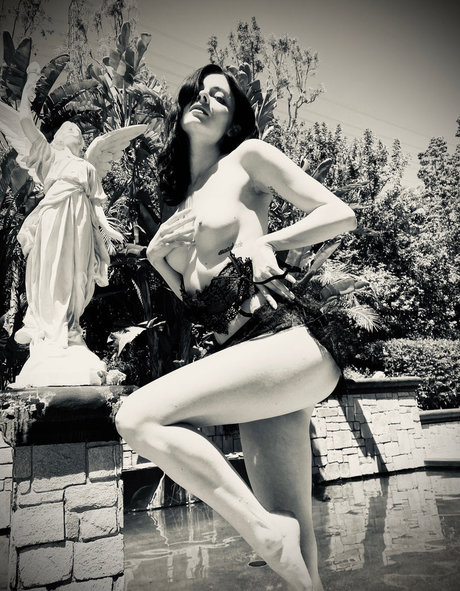 ohthumbelina pornstar naked photos