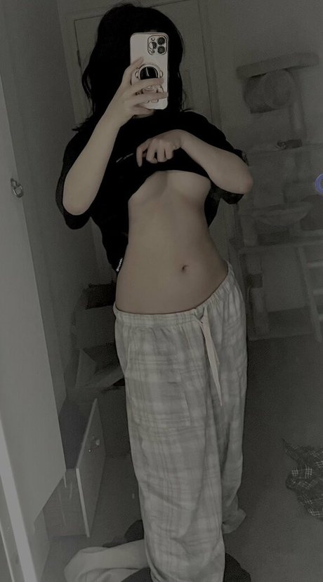 nweeki pornstar nudes photo