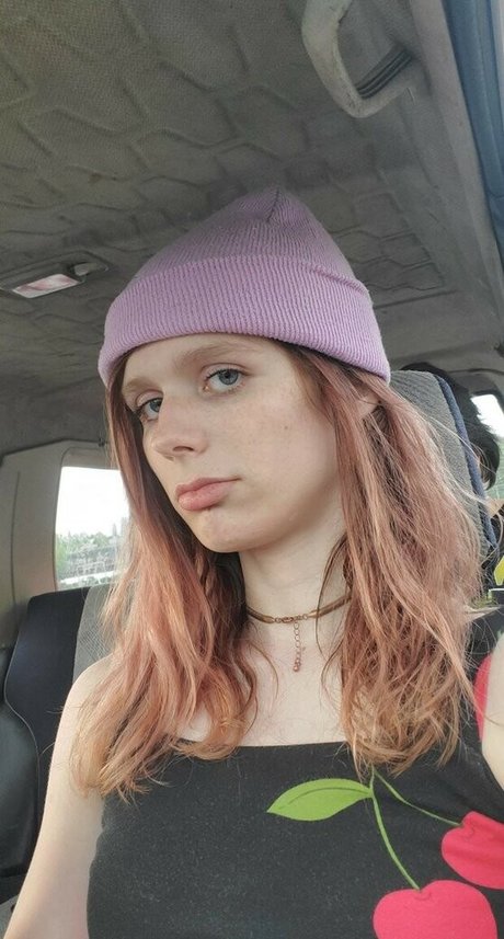 RainieBun beautiful model image