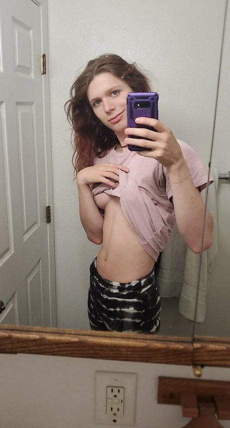 RainieBun naked model photos