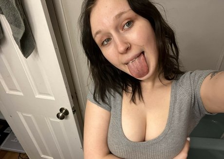 madithebaddiiii hot model images