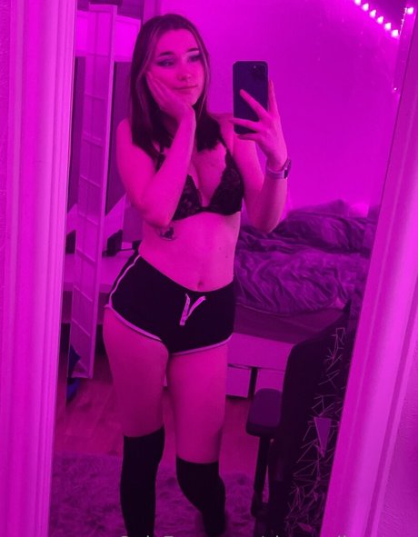 SleepyDinosaur model erotic picture