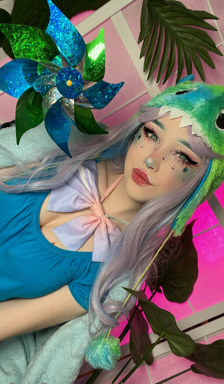 SleepyDinosaur star nude picture