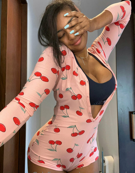 carolinneoliveira perfect pornstar archive