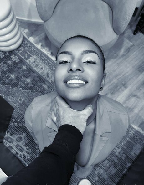 carolinneoliveira pornographic model archive