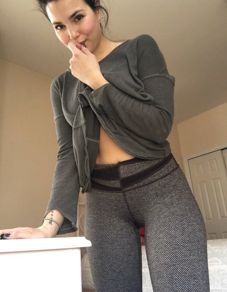 Miss Moonpixie model perfect img