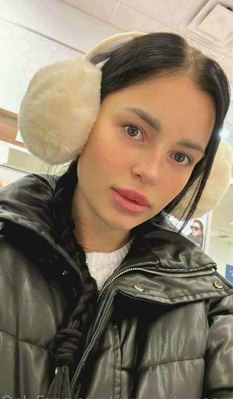 your milamoore adult model images