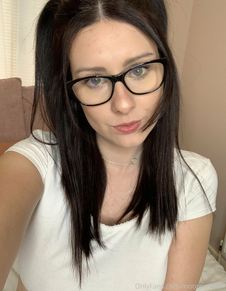 mooreerinxxx nude star photo