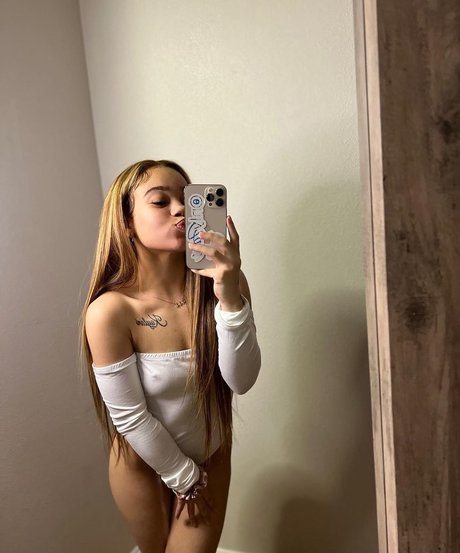 kindlykileyy model pretty photos