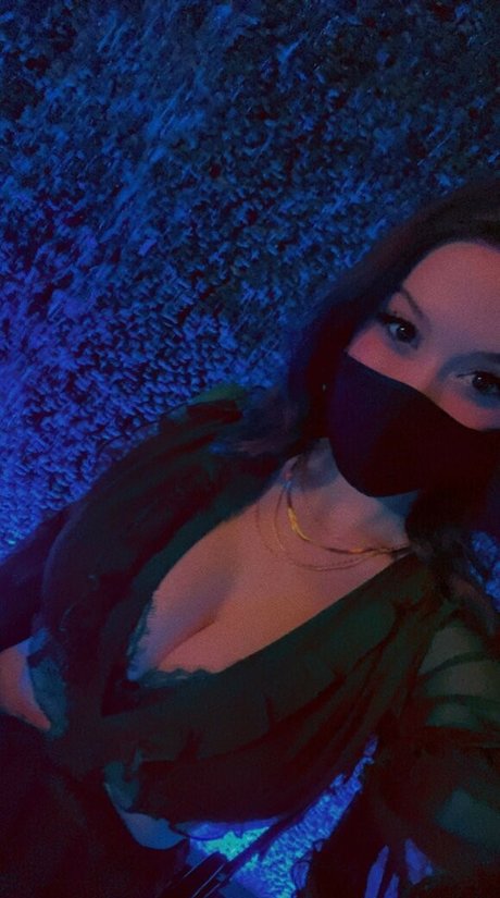 EmiliaNSFW hot star images