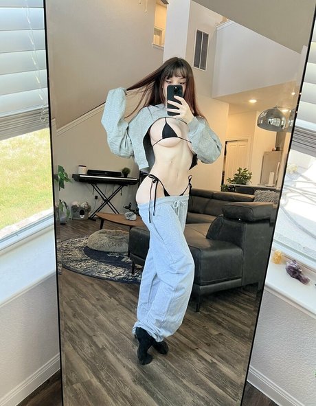 EmiliaNSFW exclusive model img