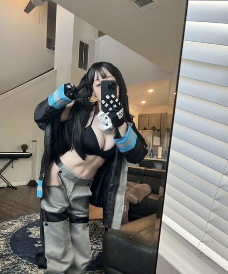 EmiliaNSFW beautiful actress image