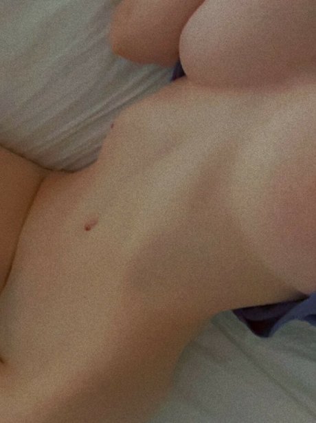 EmiliaNSFW erotic actress image