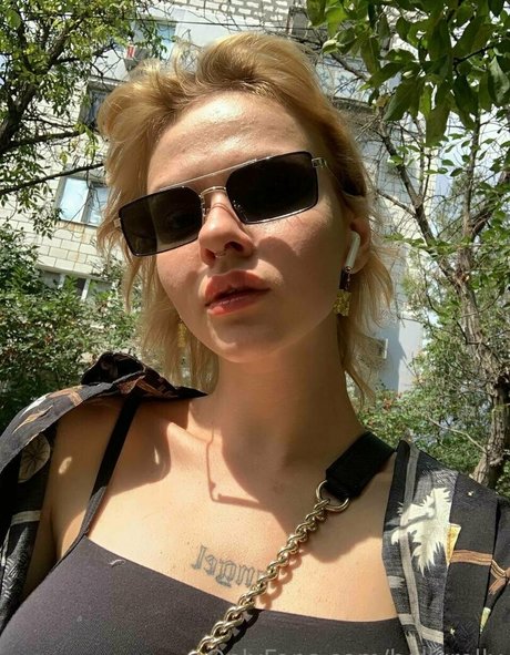 hollyrolly star high quality pic