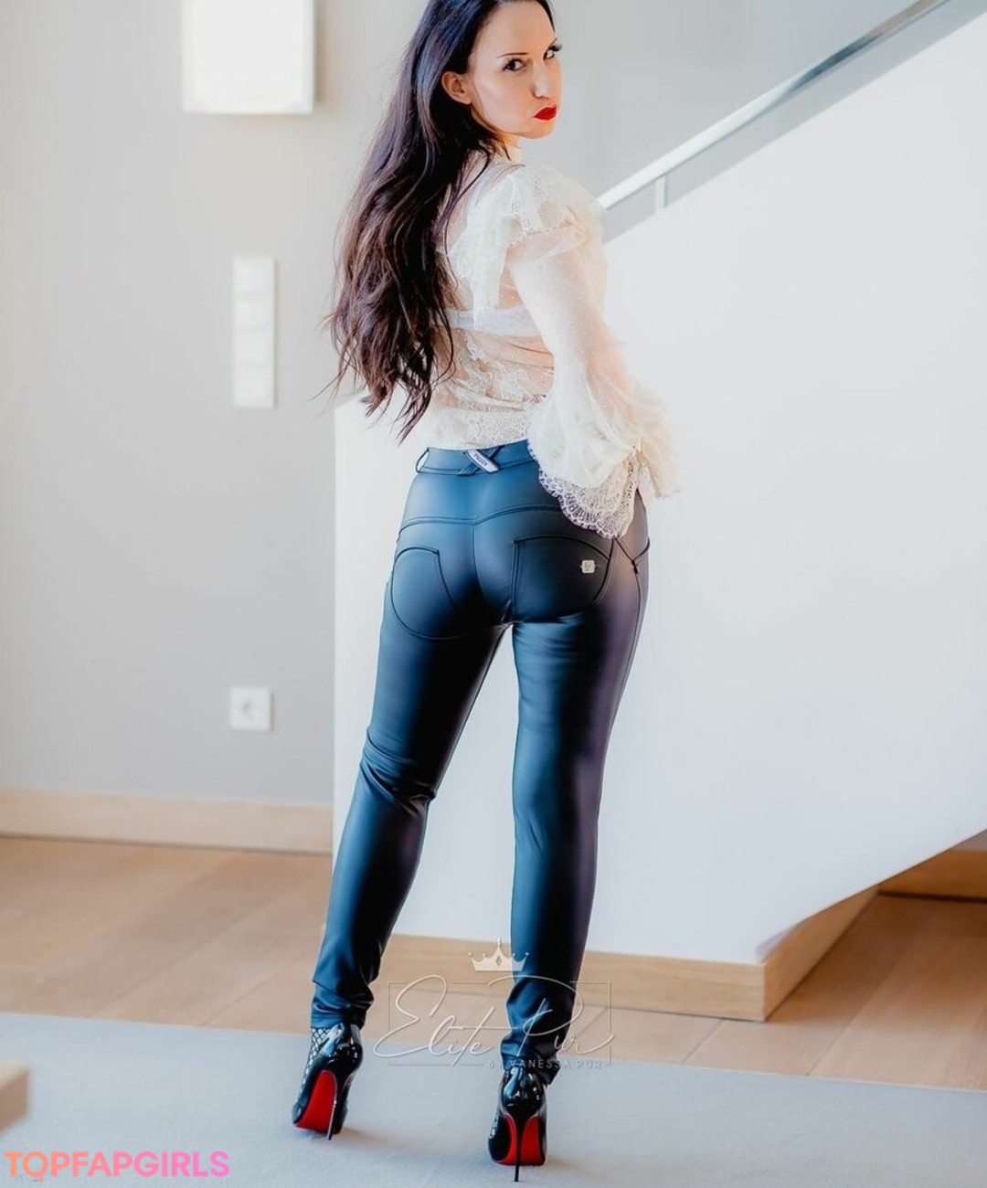 Miss Vanessa Pur naked actress pics
