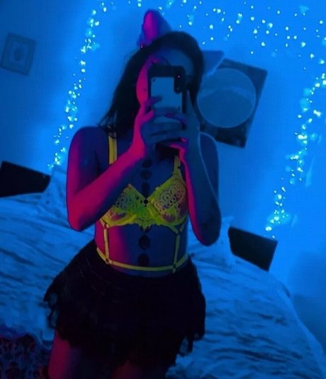 l un aa erotic model pics