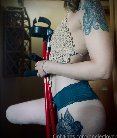 oneleglover erotic model pictures