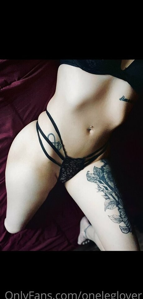 oneleglover exclusive pornstar img