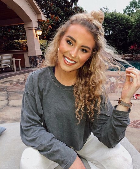 Caroline Wall hot model pic