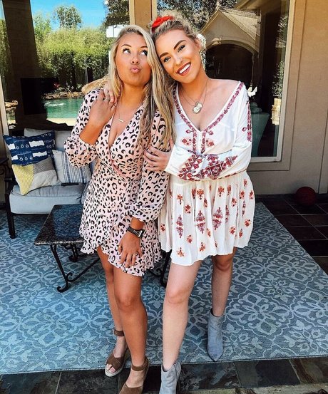 Caroline Wall free pornstar pictures